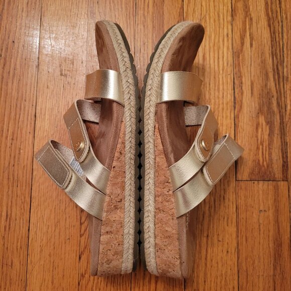 Skechers Martha Stewart Metallic Gold Strappy Sandals 7.5 BREEZIE Slides - Picture 9 of 10